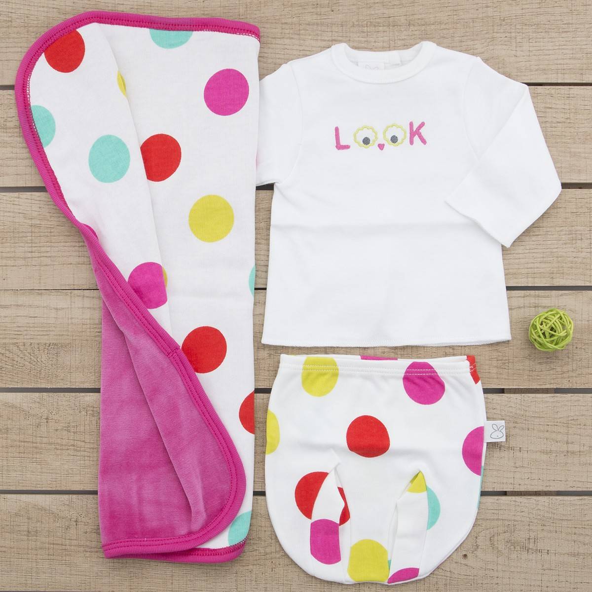 Pack recién nacido de primera puesta para bebé y trapito de lactancia modelo Look fucsia