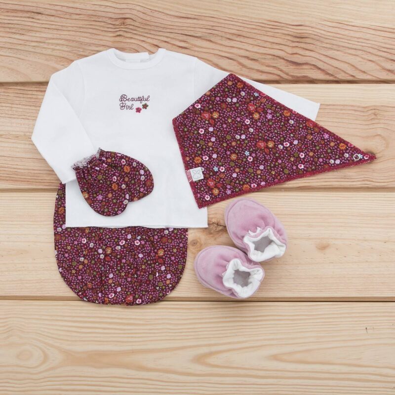 Pack de primera puesta para bebé con gorrito, manoplas y patucos a juego. Modelo Vintage