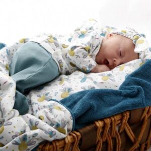Bebé con Primera Puesta Beltin Newborn Gloria