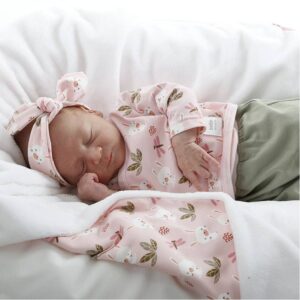 Bebé con Primera Puesta Beltin Newborn Emily Prematuro